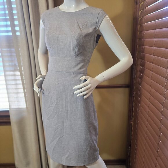 THE LIMITED COLLECTION Light Gray Professional Dress Size 4 - Picture 1 of 11